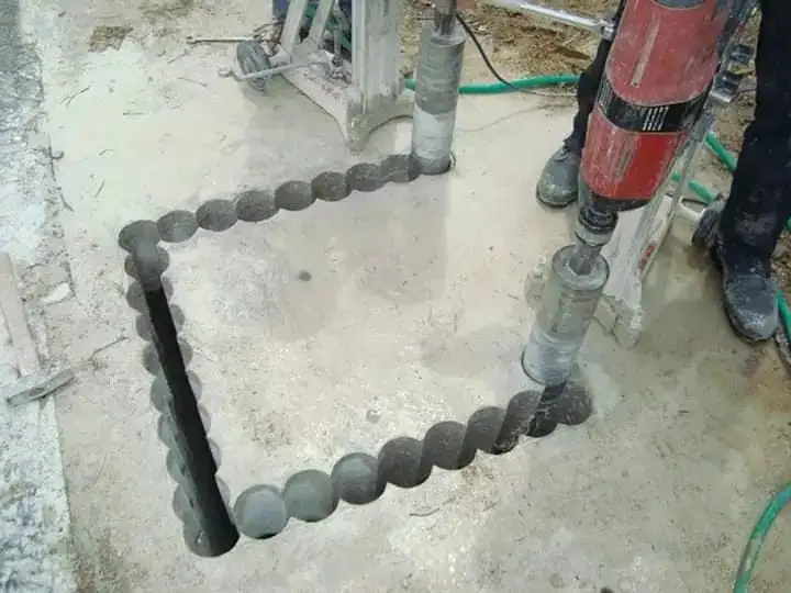 تخريم كور متعدد داخل بلاطة خرسانية لخطوط حريق أو سليفات.